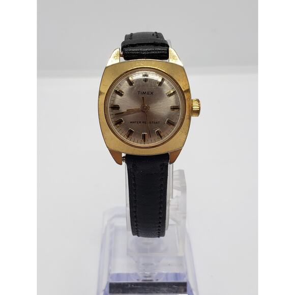 Timex Women\'s watch. Silver face, gold bevel. Dress watch main image 6
